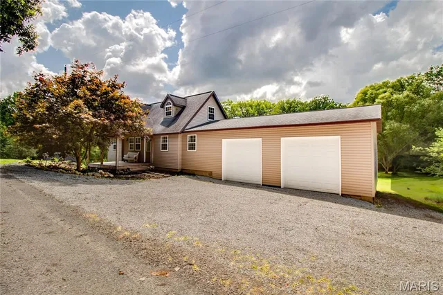 $265,000 | 682 Northeast 800 Street, Greenfield, IL 62044