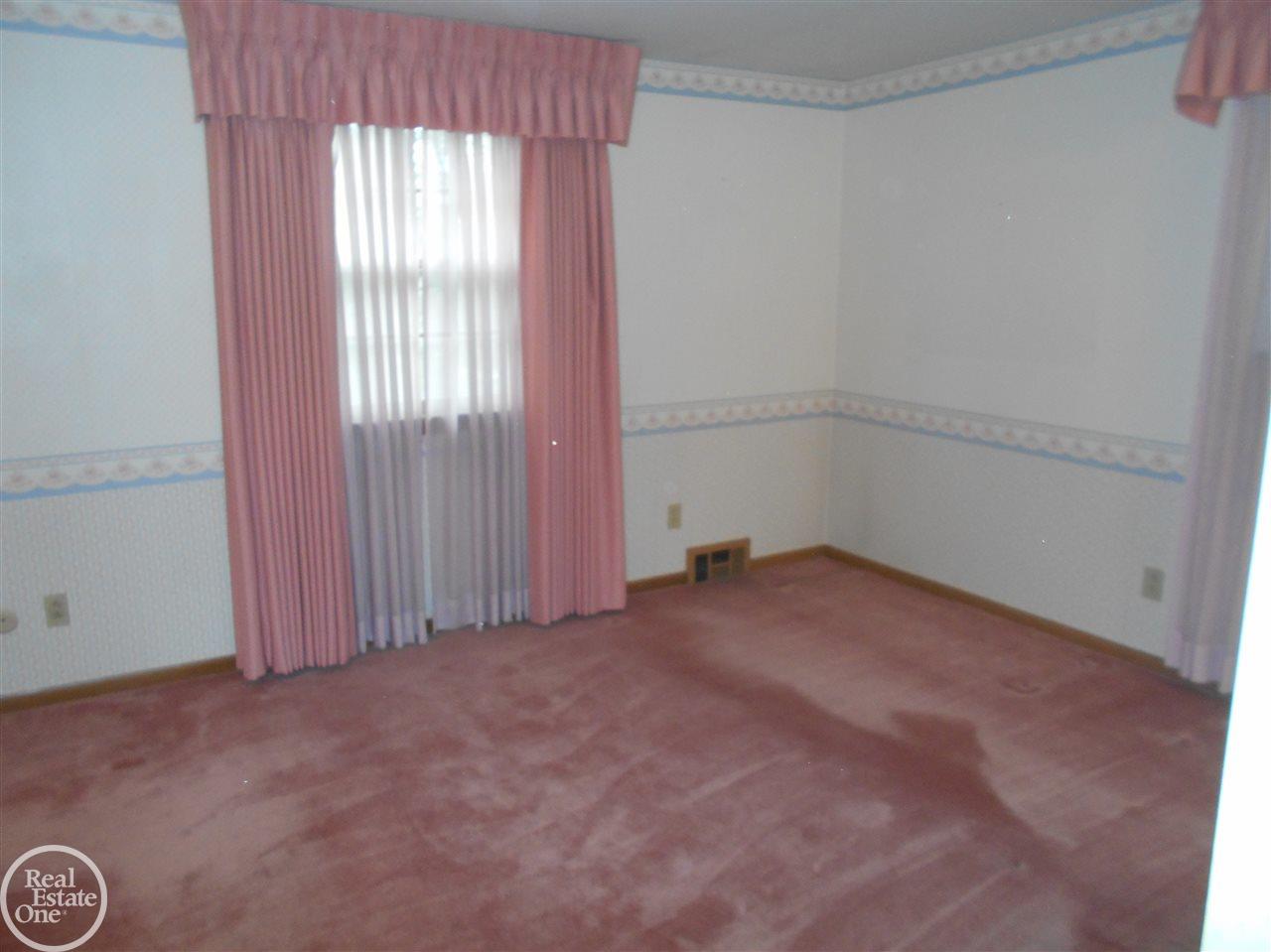 2023 Avoncrest Drive Rochester, MI 48309 - Photo 12 of 19 31380946-11.JPG