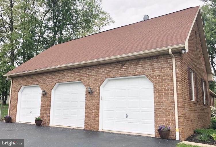 481 School Road York, PA 17407 - Photo 2 of 26 Gallery Image 2