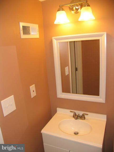 1522 Ralworth Road Baltimore, MD 21218 - Photo 16 of 18 Bath