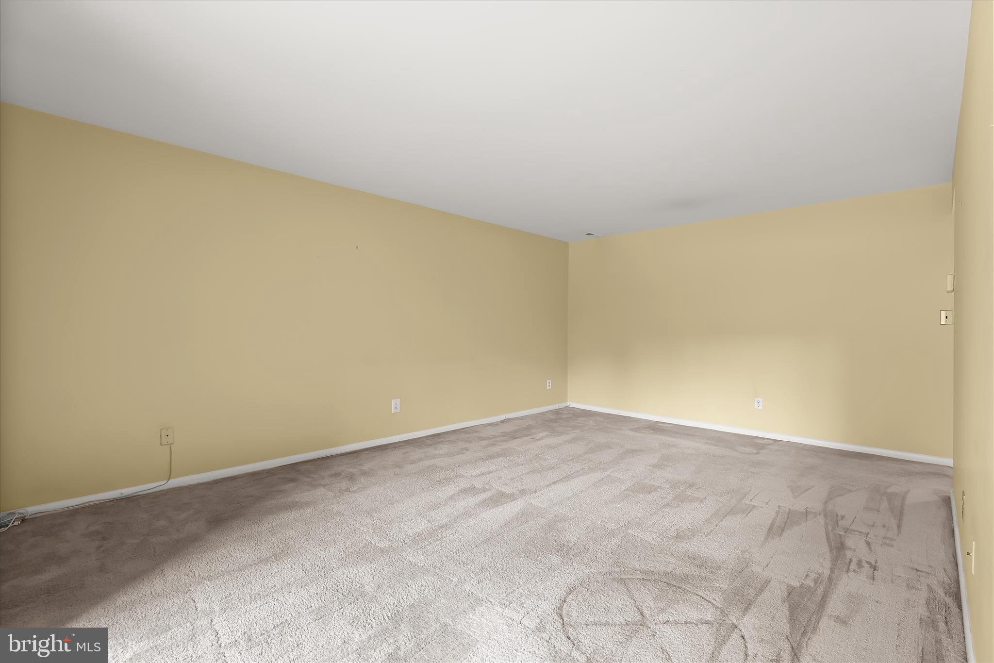 2 Glenamoy Road, Unit 101 Lutherville-Timonium, MD 21093 - Photo 16 of 30 Living Room
