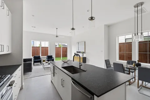 $499,000 | 111 East 32nd Street, Unit C, Houston, TX 77018