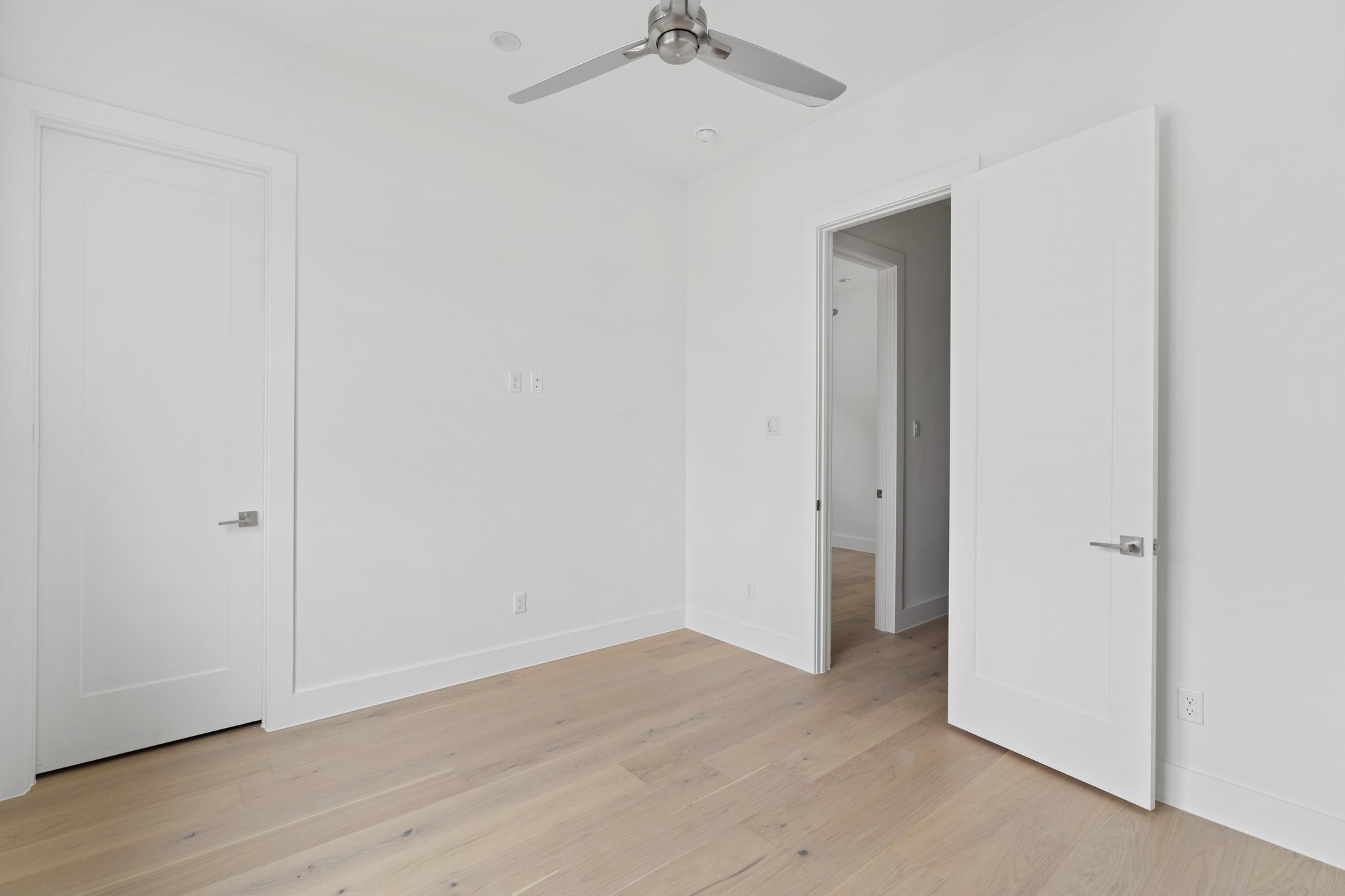 111 East 32nd Street, Unit C Houston, TX 77018 - Photo 23 of 31 This secondary bedroom features LED lighting and 7 ½” Plank European White Oak floors.