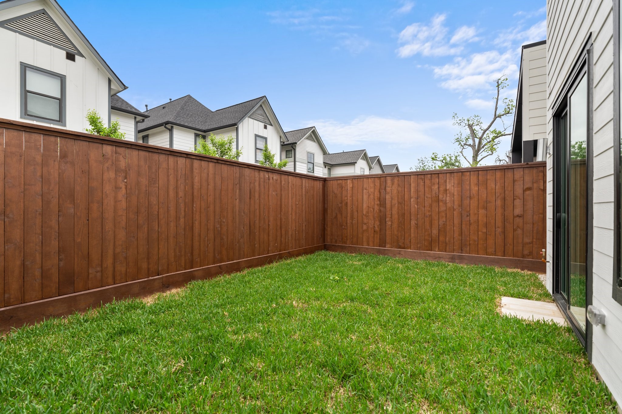 111 East 32nd Street, Unit C Houston, TX 77018 - Photo 28 of 31 Securely fenced private backyard creates an outdoor oasis perfect for entertaining, pets, and family activities.