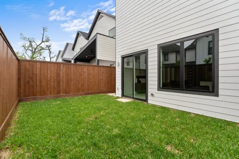 $499,000 | 111 East 32nd Street, Unit C, Houston, TX 77018