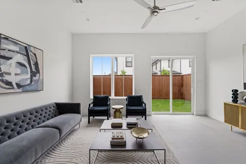 $499,000 | 111 East 32nd Street, Unit C, Houston, TX 77018