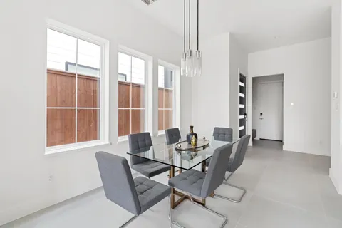 $499,000 | 111 East 32nd Street, Unit C, Houston, TX 77018