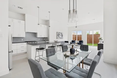 $499,000 | 111 East 32nd Street, Unit C, Houston, TX 77018