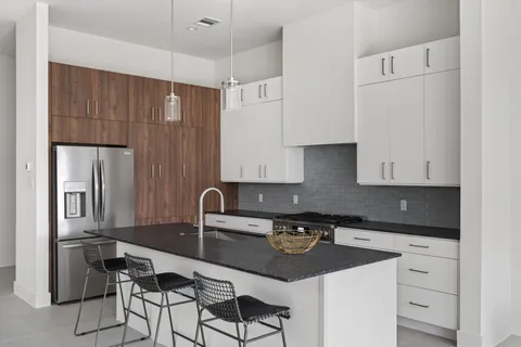 $499,000 | 111 East 32nd Street, Unit C, Houston, TX 77018