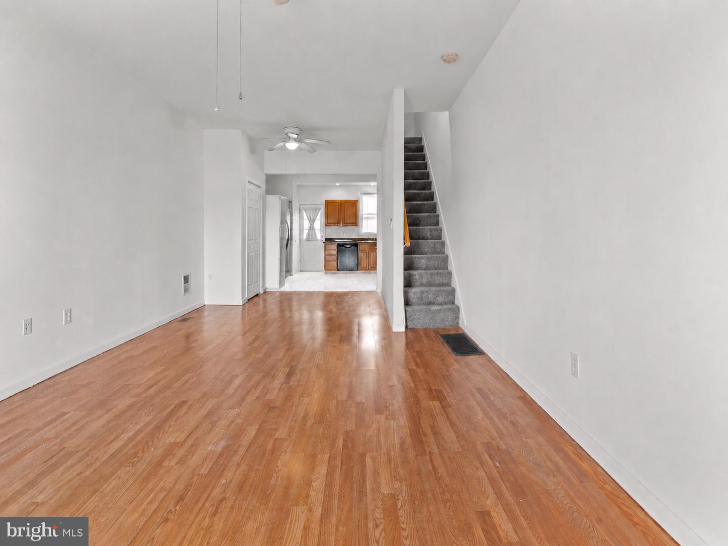 3915 Falls Road Baltimore, MD 21211 - Photo 4 of 23 Spacious, airy living area awaits you.
