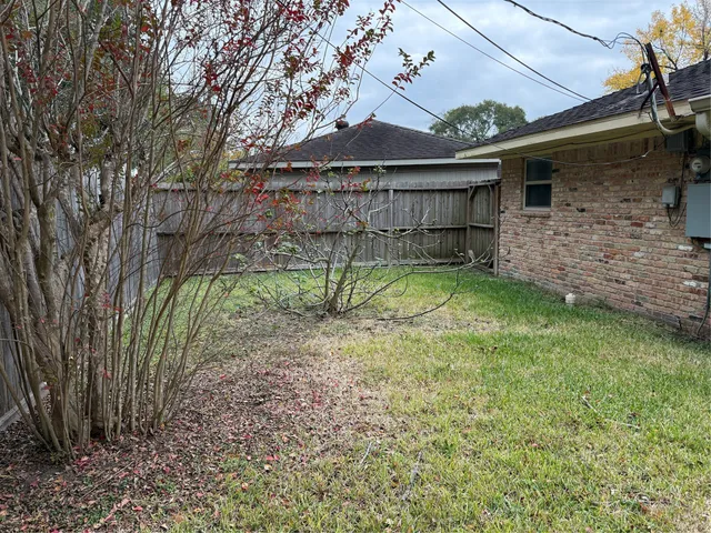 a view of a house with a back yard