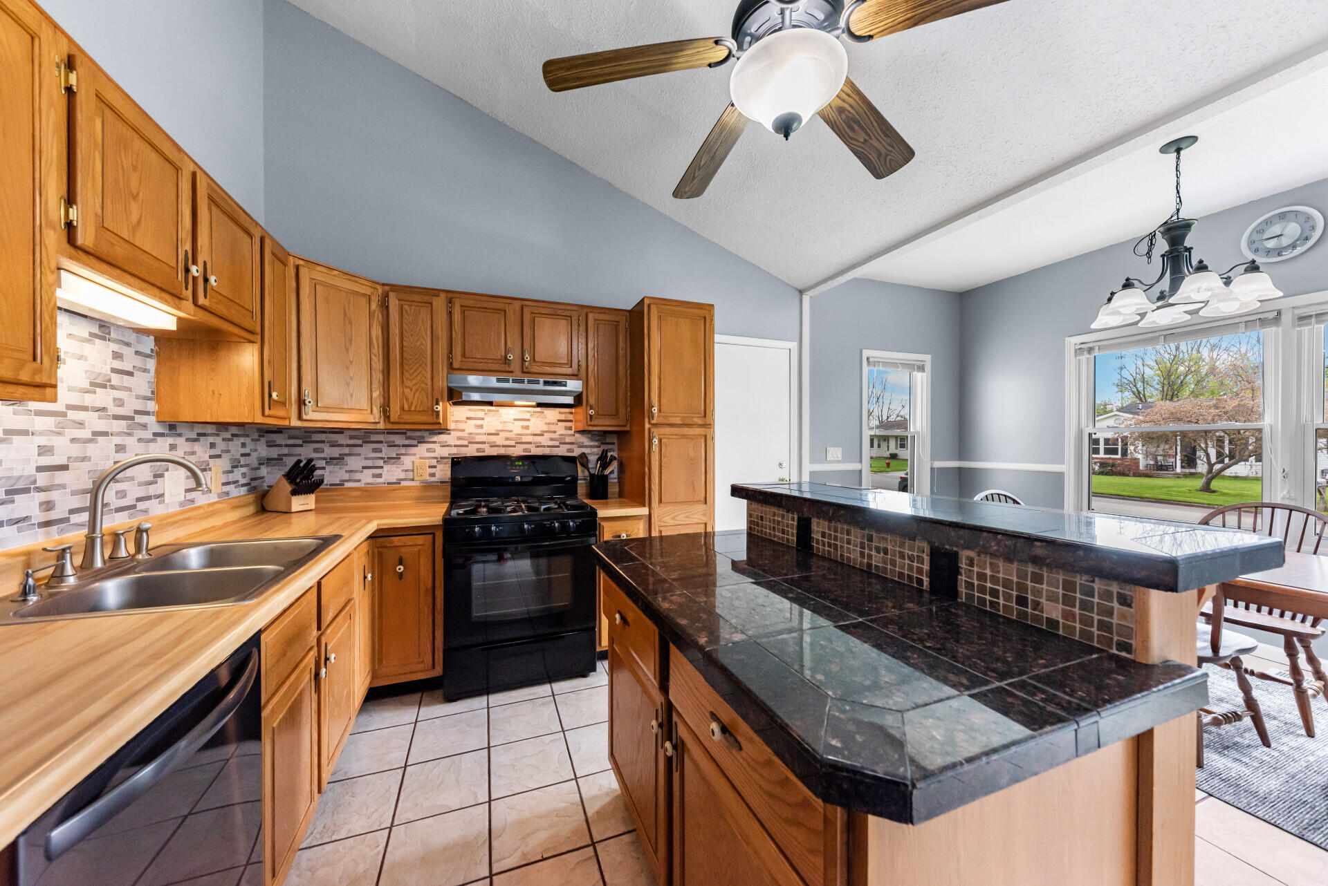 311 Oak Tree Drive Clinton, MI 49236 - Photo 11 of 57 021_25