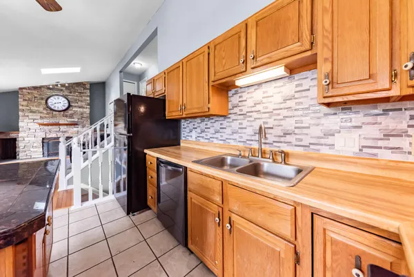 $279,500 | 311 Oak Tree Drive, Clinton, MI 49236