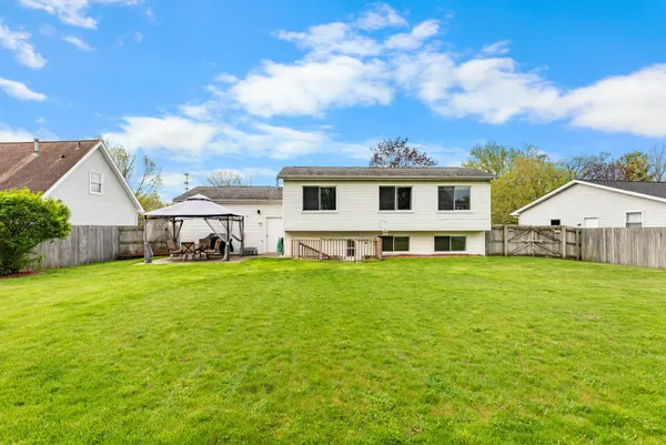 $279,500 | 311 Oak Tree Drive, Clinton, MI 49236