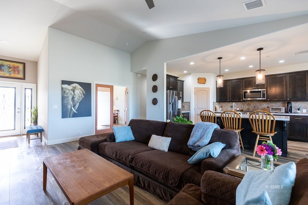 144 Rainshadow Court Ridgecrest, CA 93555 - Photo 12 of 46 Gallery Image 12