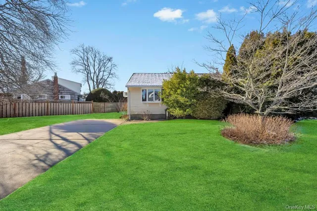 $499,999 | 5 Gail Drive, Massapequa, NY 11758