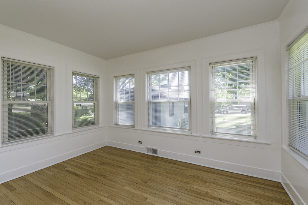 1609 North Sheridan Road Waukegan, IL 60085 - Photo 12 of 29