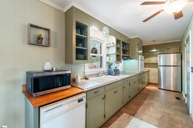 $385,000 | 214 Lakeview Terrace, Simpsonville, SC 29681