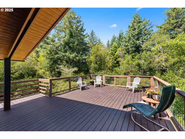 $750,000 | 705 Ohio Avenue Northeast, Bandon, OR 97411