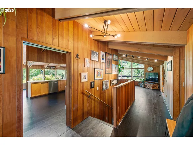 $750,000 | 705 Ohio Avenue Northeast, Bandon, OR 97411