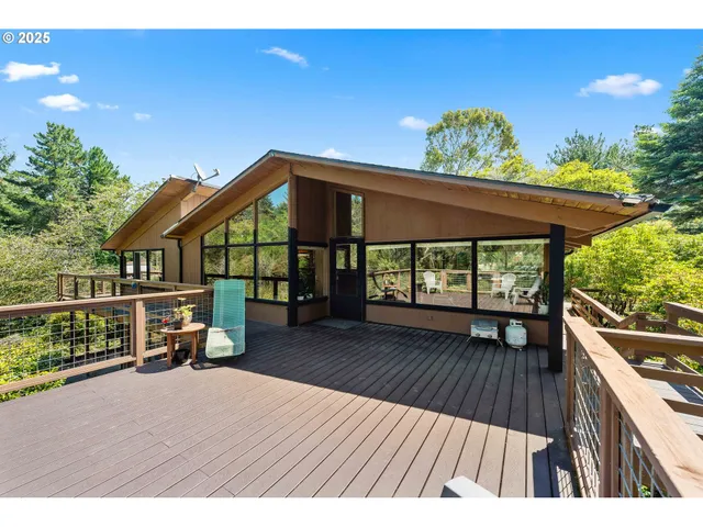 $750,000 | 705 Ohio Avenue Northeast, Bandon, OR 97411