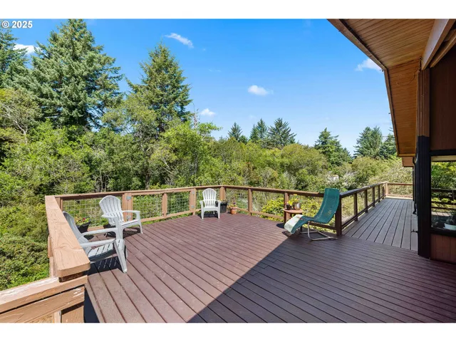 $750,000 | 705 Ohio Avenue Northeast, Bandon, OR 97411