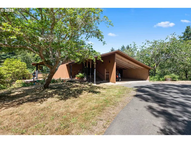 $750,000 | 705 Ohio Avenue Northeast, Bandon, OR 97411