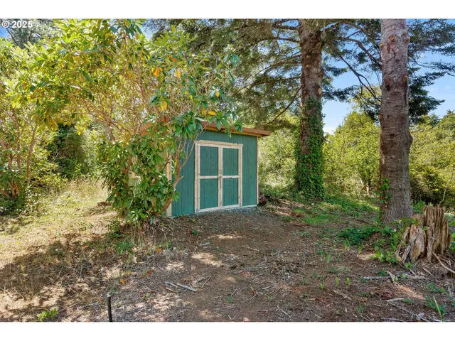 $750,000 | 705 Ohio Avenue Northeast, Bandon, OR 97411