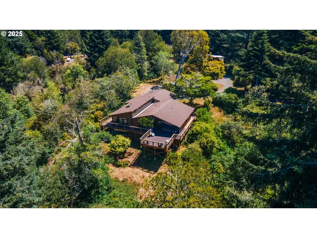 $750,000 | 705 Ohio Avenue Northeast, Bandon, OR 97411