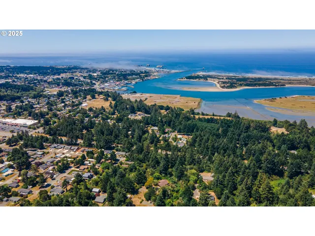 $750,000 | 705 Ohio Avenue Northeast, Bandon, OR 97411