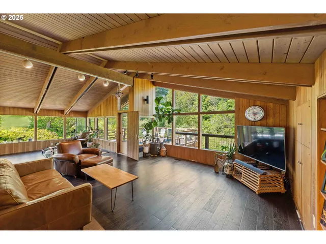 $750,000 | 705 Ohio Avenue Northeast, Bandon, OR 97411