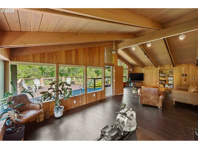 $750,000 | 705 Ohio Avenue Northeast, Bandon, OR 97411