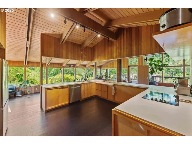 $750,000 | 705 Ohio Avenue Northeast, Bandon, OR 97411