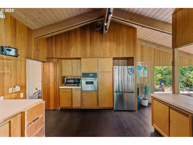 $750,000 | 705 Ohio Avenue Northeast, Bandon, OR 97411