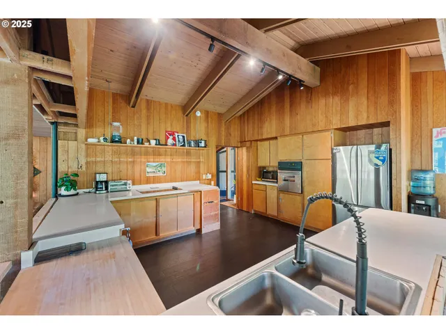 $750,000 | 705 Ohio Avenue Northeast, Bandon, OR 97411