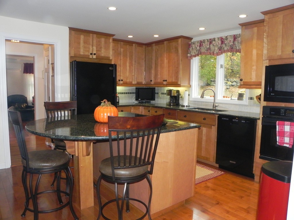 8 Rockland Road Danvers, MA 01923 - Photo 6 of 30 Gallery Image 6