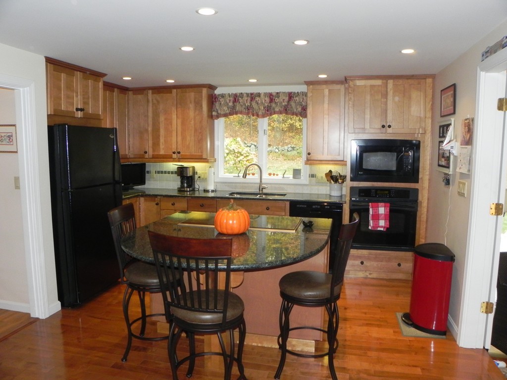 8 Rockland Road Danvers, MA 01923 - Photo 7 of 30 Gallery Image 7