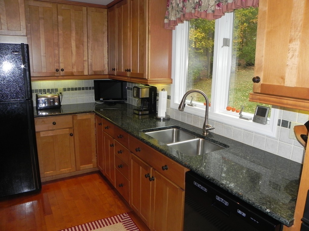 8 Rockland Road Danvers, MA 01923 - Photo 8 of 30 Gallery Image 8