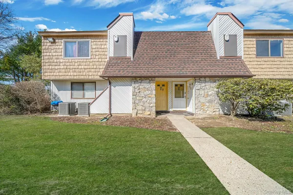 $229,000 | 222 Pointe Circle North, Unit 2, Coram, NY 11727