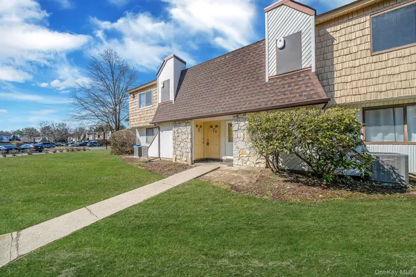 $229,000 | 222 Pointe Circle North, Unit 2, Coram, NY 11727
