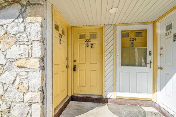 $229,000 | 222 Pointe Circle North, Unit 2, Coram, NY 11727