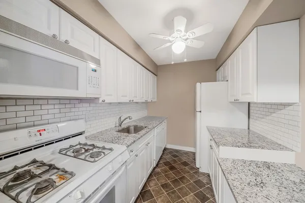 $229,000 | 222 Pointe Circle North, Unit 2, Coram, NY 11727