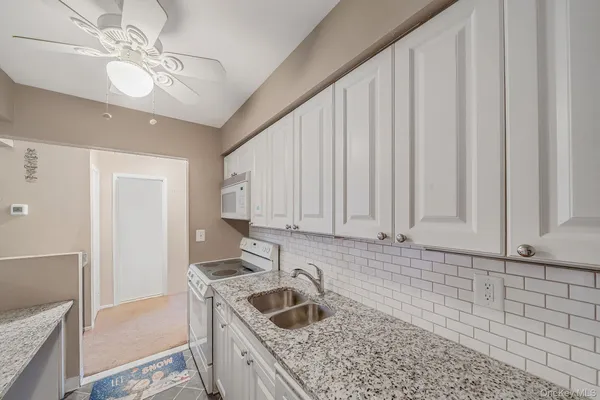 $229,000 | 222 Pointe Circle North, Unit 2, Coram, NY 11727