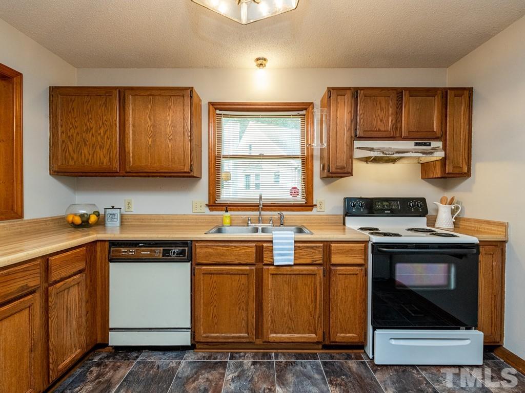 4602 Nesbit Court Raleigh, NC 27616 - Photo 4 of 30 Gallery Image 4