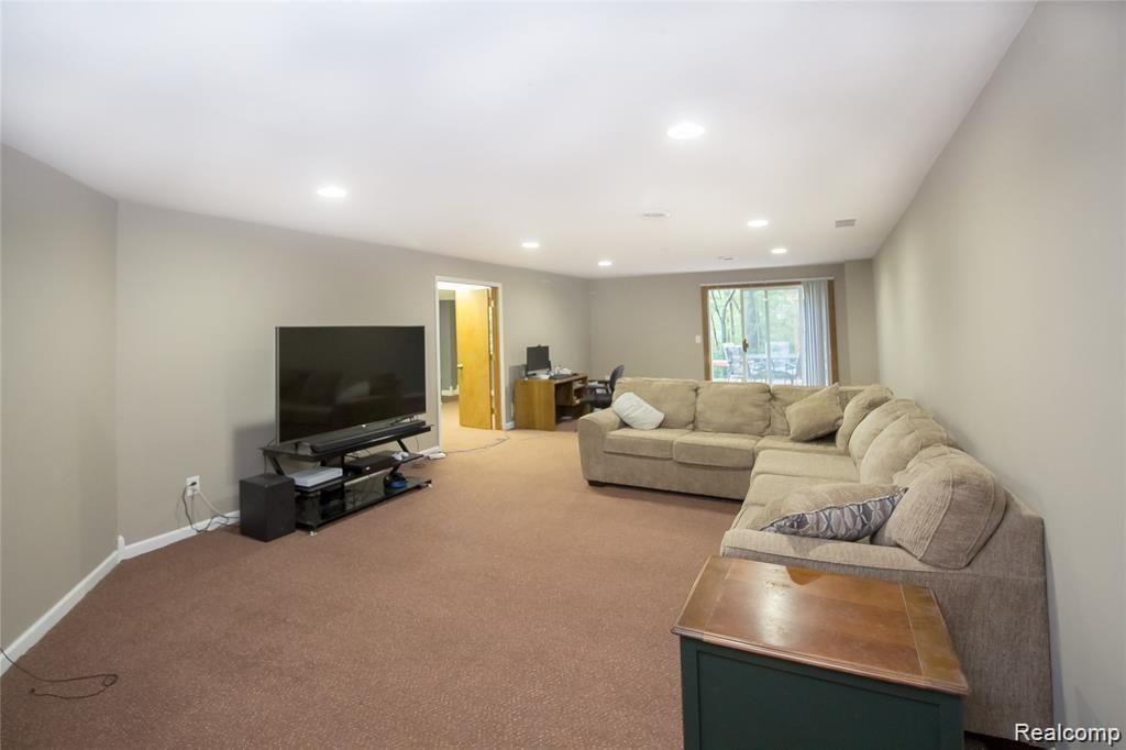 3080 Smugglers Ridge Walled Lake, MI 48390 - Photo 11 of 31 GetMedia (22).jpg