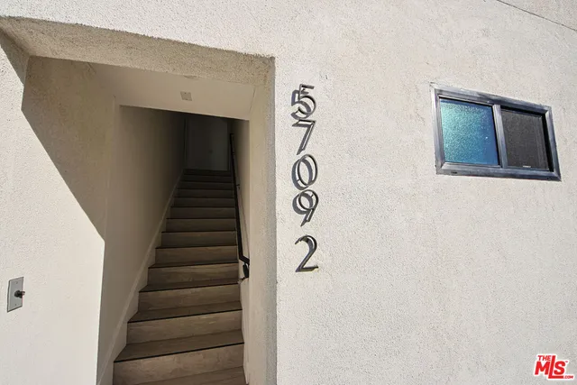 a close up view of a washer and dryer