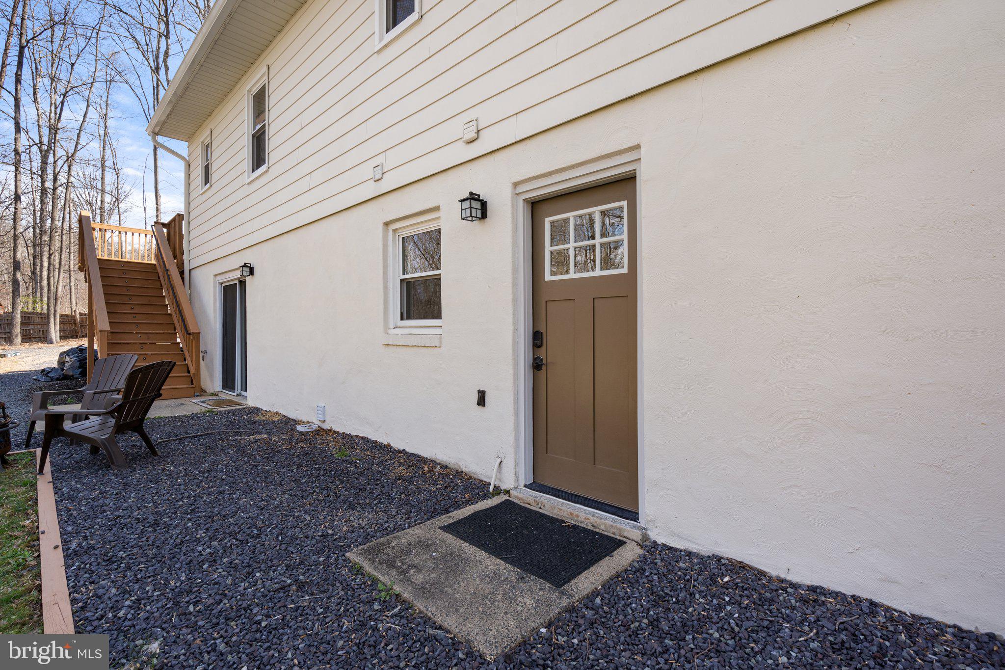7258 Baldwin Ridge Road, Unit B Warrenton, VA 20187 - Photo 12 of 36 #B Main entrance with smart lock