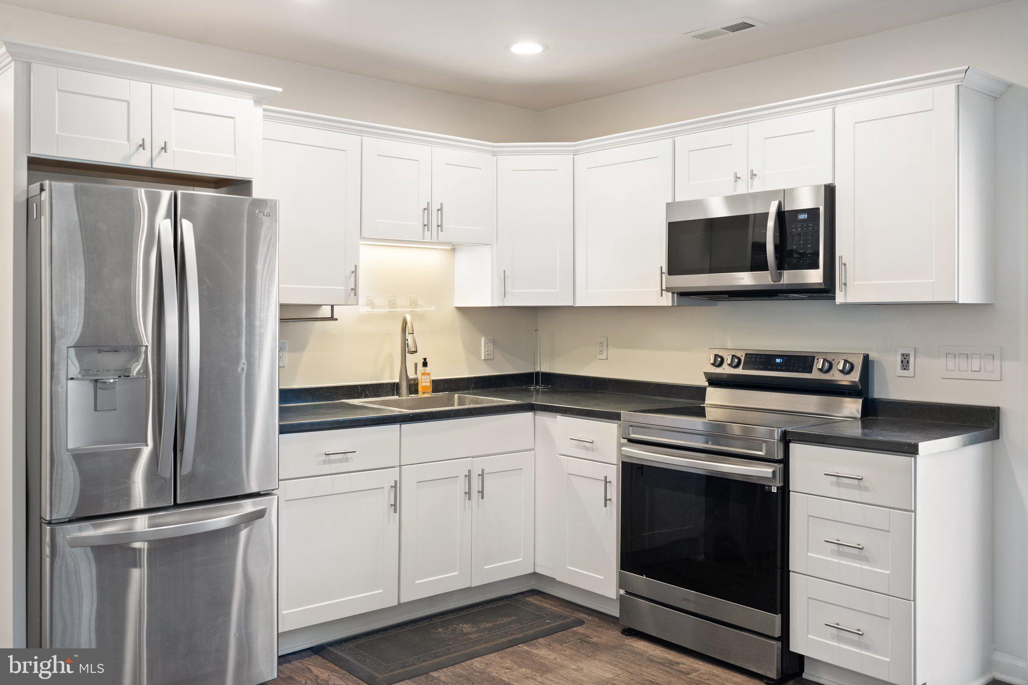 7258 Baldwin Ridge Road, Unit B Warrenton, VA 20187 - Photo 2 of 36 Full Kitchen