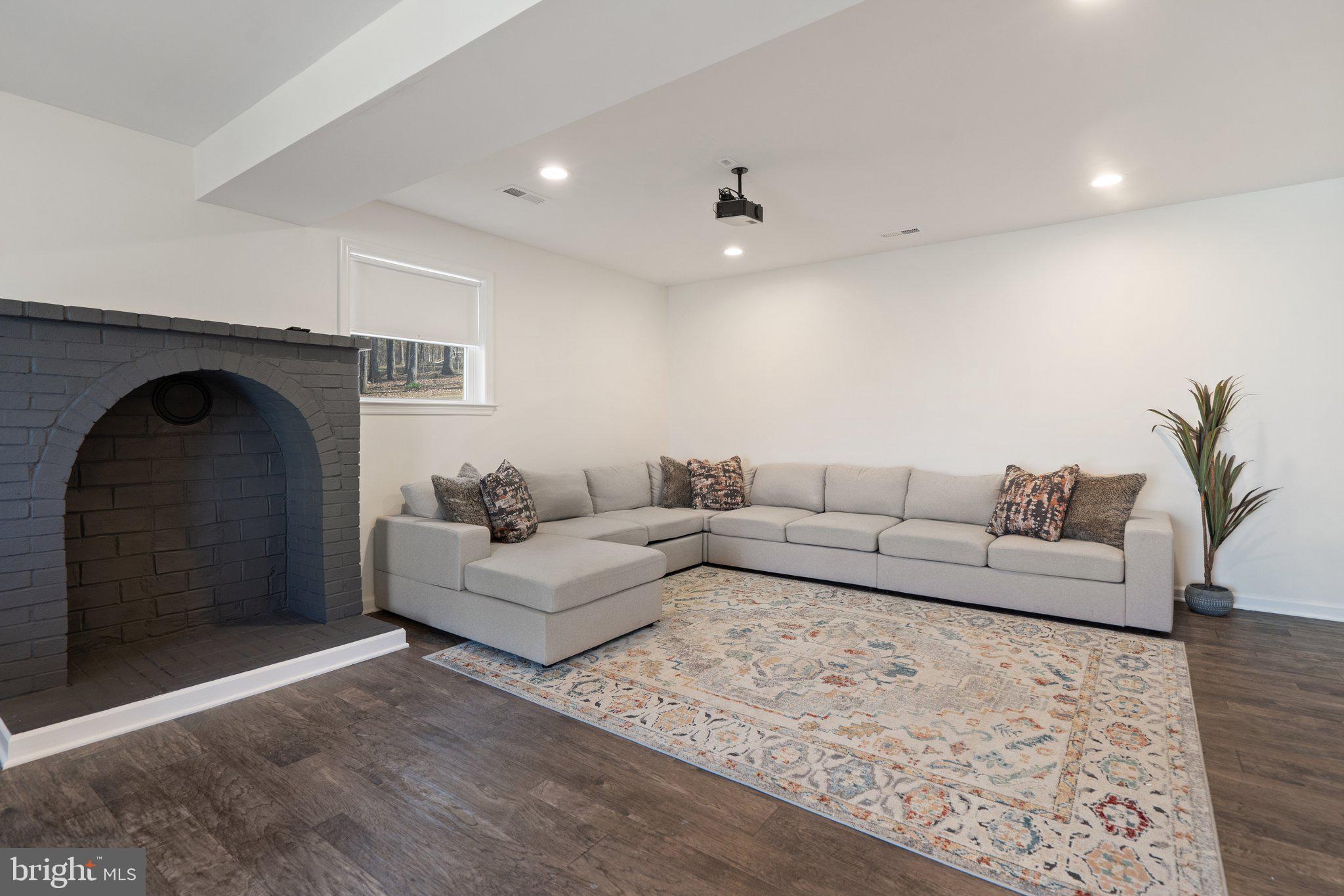 7258 Baldwin Ridge Road, Unit B Warrenton, VA 20187 - Photo 28 of 36 Fireplace and sectional