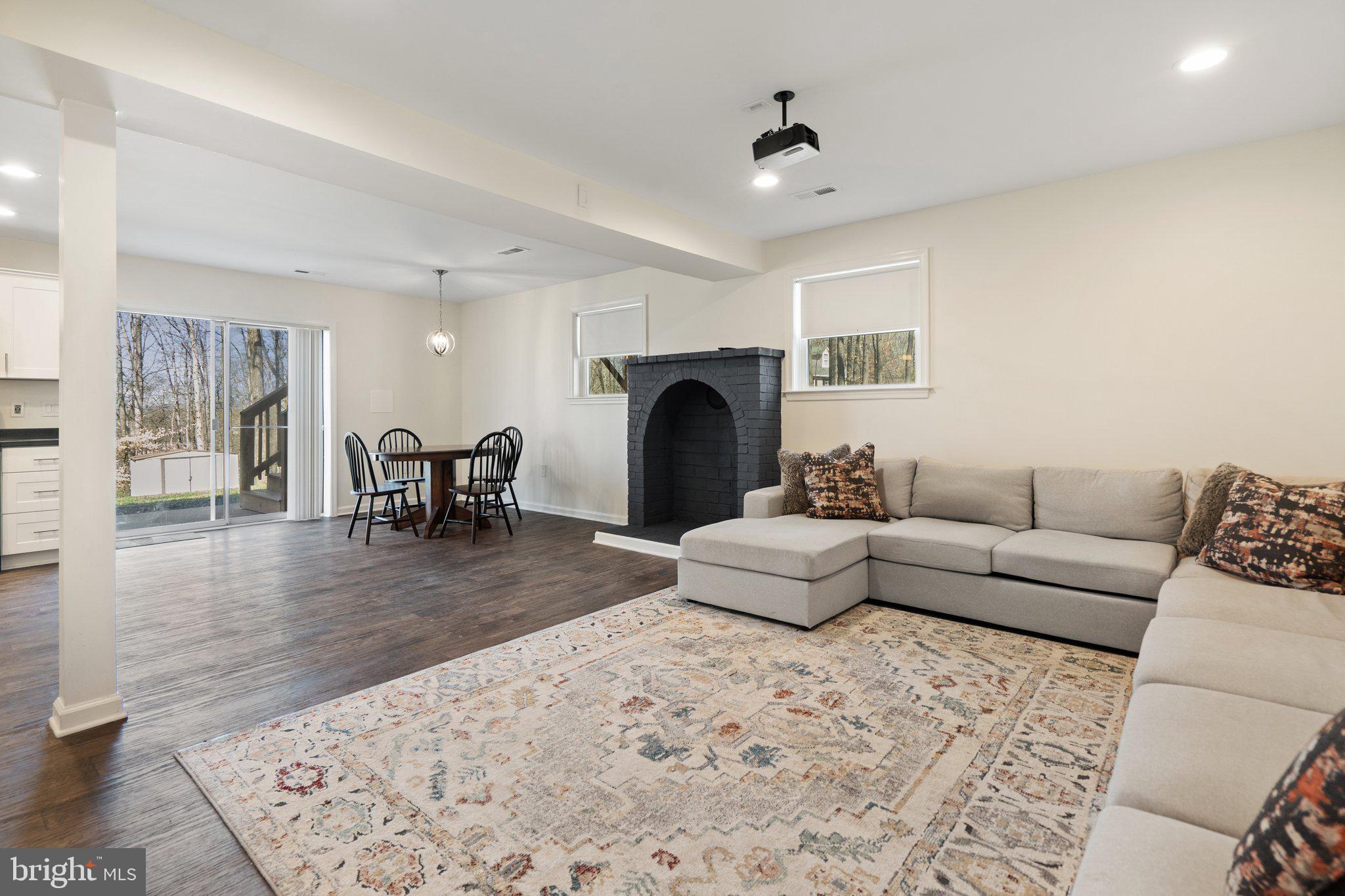 7258 Baldwin Ridge Road, Unit B Warrenton, VA 20187 - Photo 29 of 36 Living room